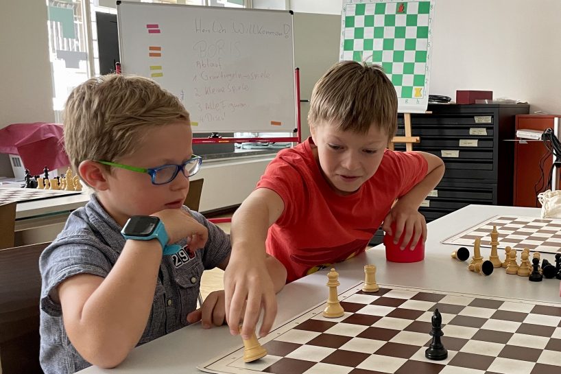 https://chesscamp4kids.eu/wp-content/uploads/2022/07/IMG_8616-818x545.jpg